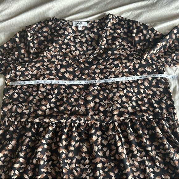 Moa Moa Woman’s 1X Black and Tan Patterned Flowy Lightweight Sheer Blouse - Picture 5 of 7